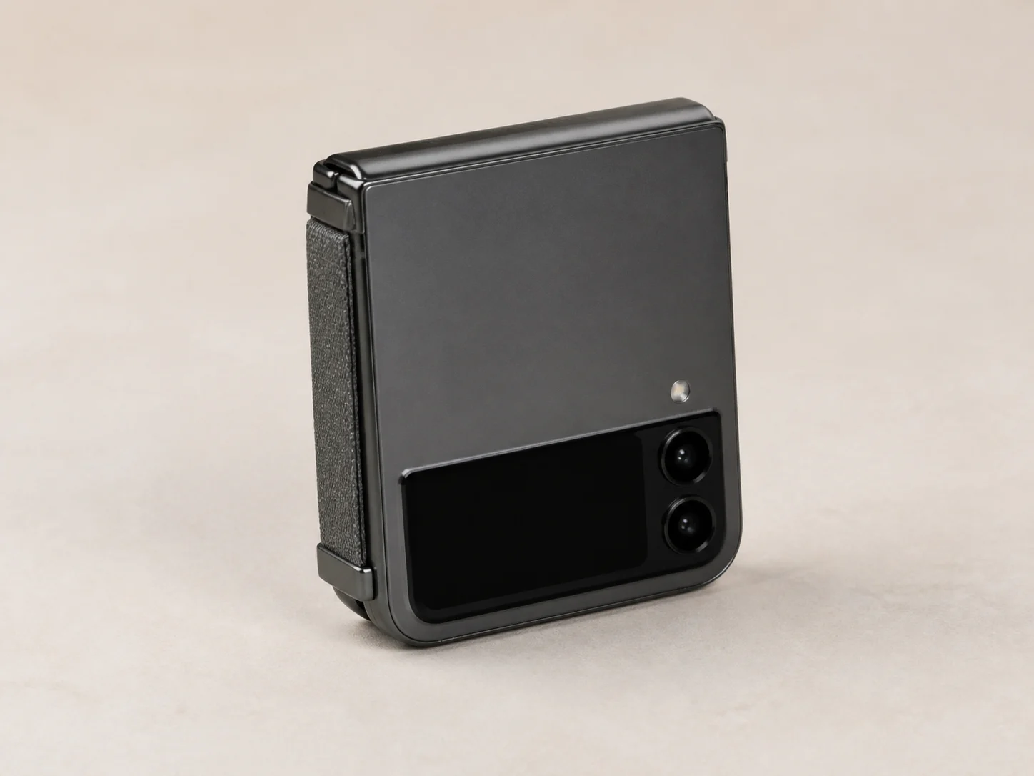 Fold Compact 256GB สีเทา Graphite มุมด้านหลัง