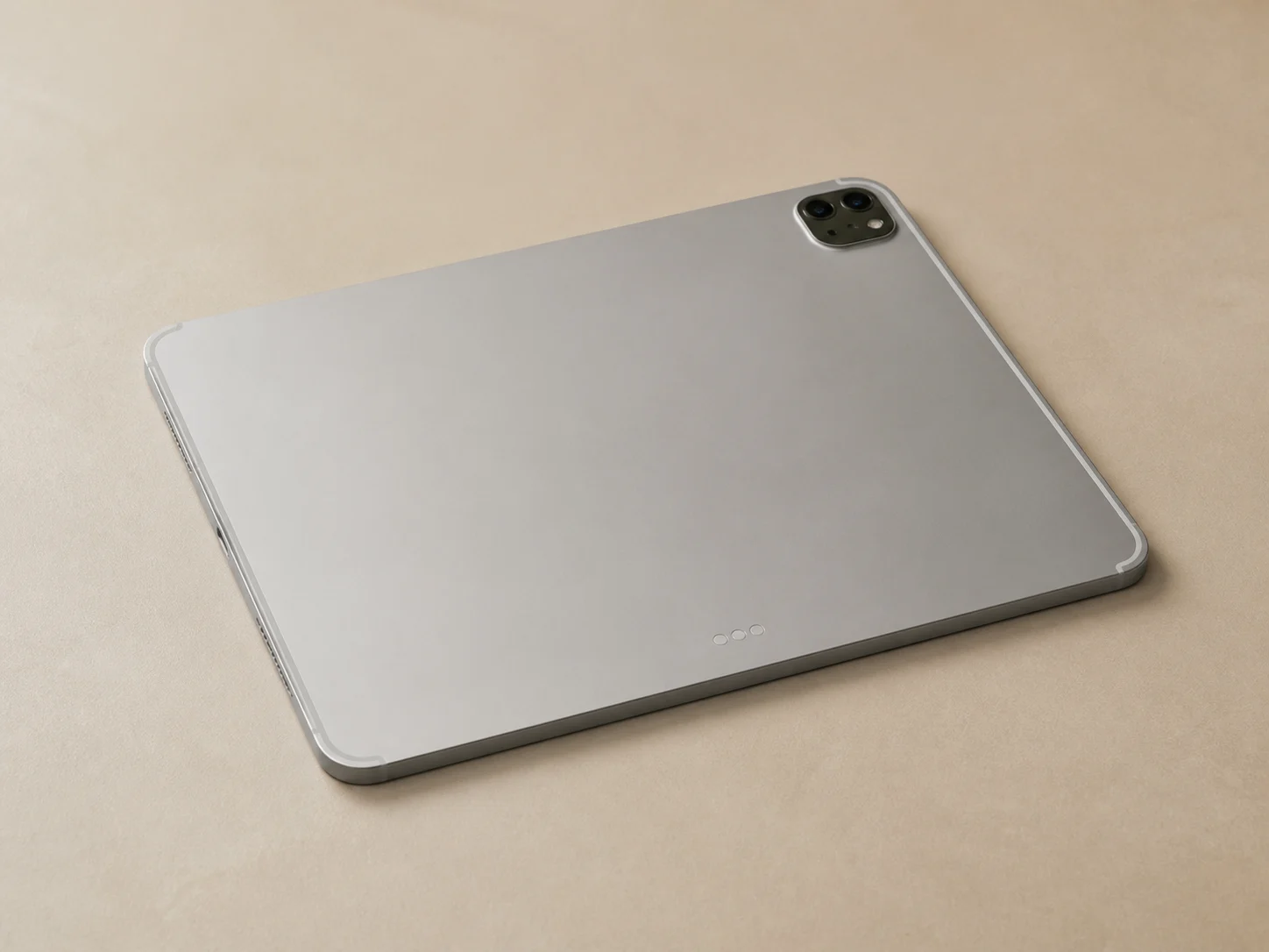 Tablet Pro Cellular 256GB สีเงิน Natural มุมด้านหลัง