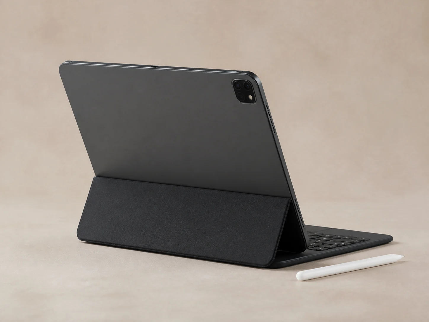 Tablet Studio 512GB สีเงิน Natural มุมด้านหลัง