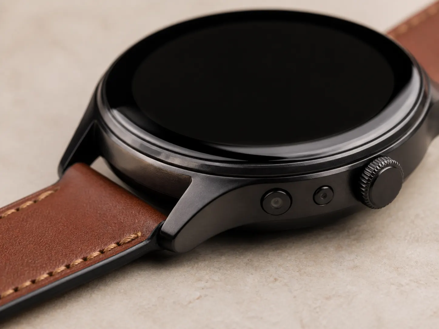 รายละเอียดขอบ พอร์ต และพื้นผิวของ Watch Classic LTE 44mm