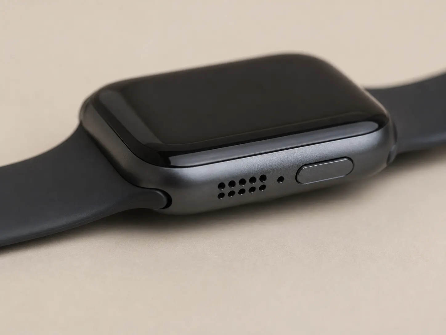 รายละเอียดขอบ พอร์ต และพื้นผิวของ Watch Sport GPS 41mm