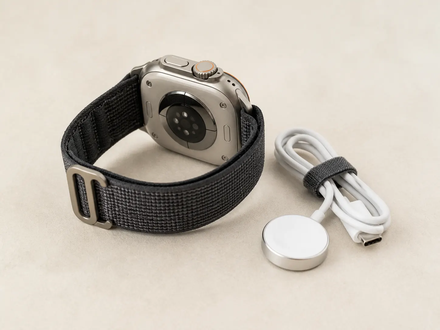 Watch Ultra GPS + LTE สีดำ Obsidian มุมด้านหลัง