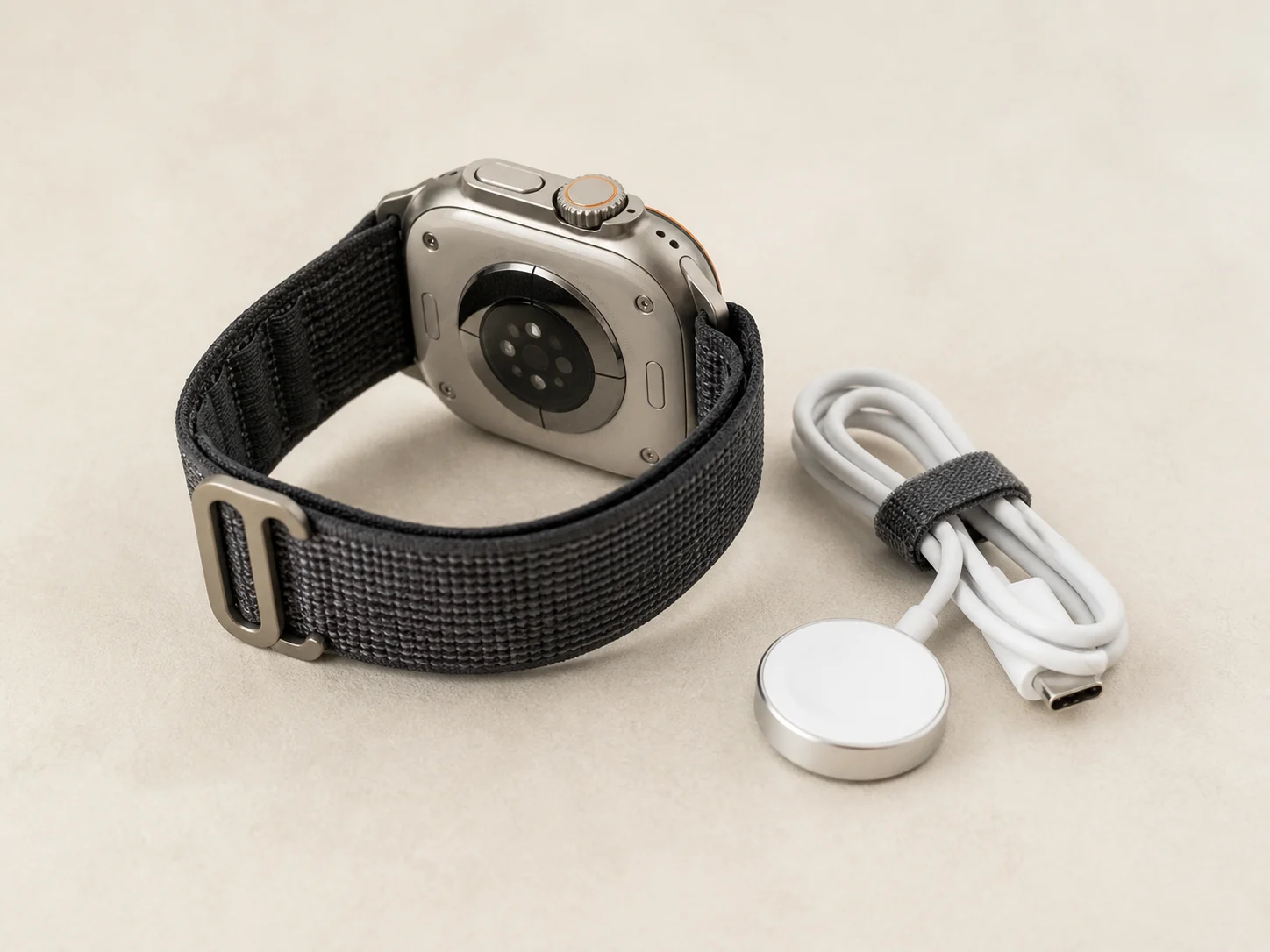 Watch Ultra GPS + LTE สีดำ Obsidian มุมด้านหลัง
